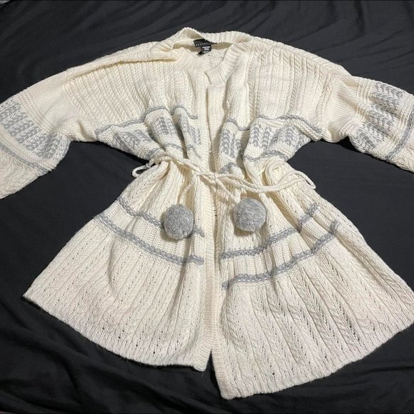 Taylor Swift -esque Cardigan. Oversized, knit cardigan with waist defining tie - Picture 2 of 6